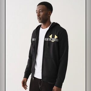 True Religion Black and Gold Zip-Up Sweater for Men 💛

* NEW WITH TAGS 🏷️